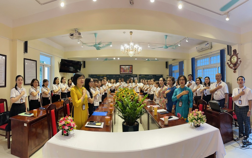 Hội nghị cán bộ, công chức, viên chức  và người lao động  tại trường THCS Hoàng Hoa Thám – Hội nghị Hạnh phúc.