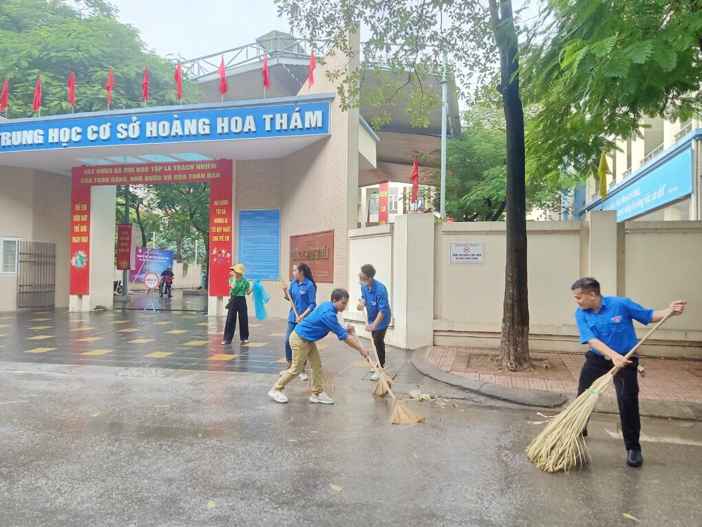 Trường THCS Hoàng Hoa Thám được ban chỉ đạo 197 phường Vĩnh Phúc lựa chọn là địa điểm tổ chức Lễ ra quân tổng vệ sinh môi trường năm 2023.