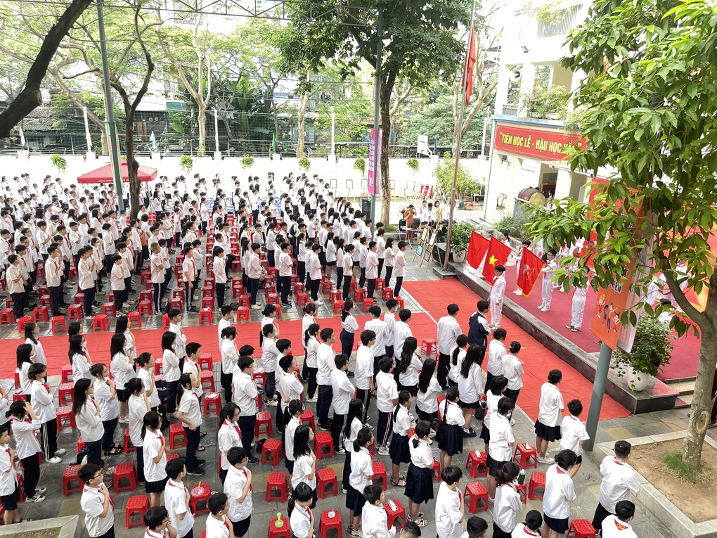 Liên đội trường THCS Hoàng Hoa Thám tổ chức Ngày hội công nhận hoàn thành Chương trình Rèn luyện đội viên gắn với tuyên dương Cháu ngoan Bác Hồ
