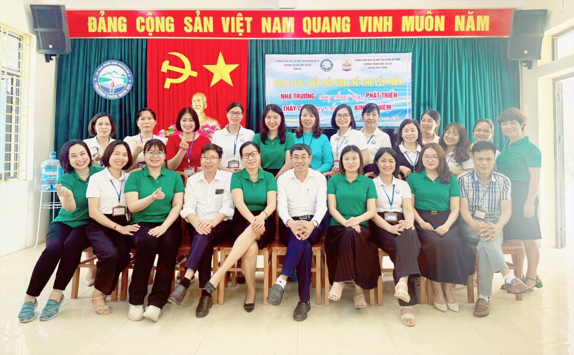 Giao lưu chuyên môn giữa Trường THCS Hoàng Hoa Thám, quận Ba Đình và Trường THCS Sơn Đà, huyện Ba Vì